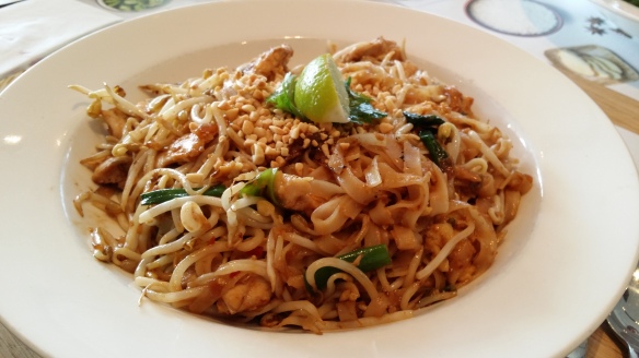 thai style stir-fried noodles